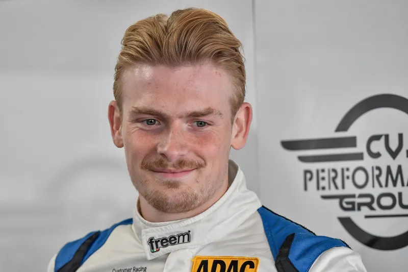 Julian Hanses - Racing Driver