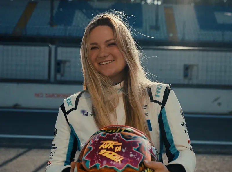 Laura Van den Hengel - Racing Driver